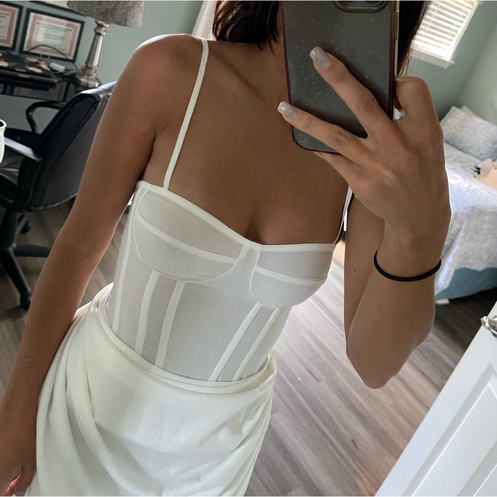 Pretty Little Thing Set - white Corset top and skirt - Picture 3 of 6